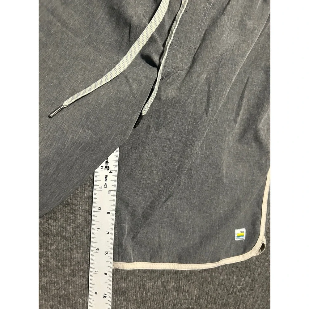 Vuori v cycled board shorts small gray mens drawstrings